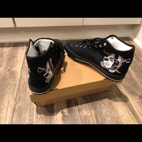 raider chucks